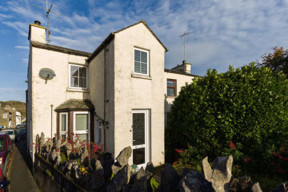 2 Bedroom End of Ter...